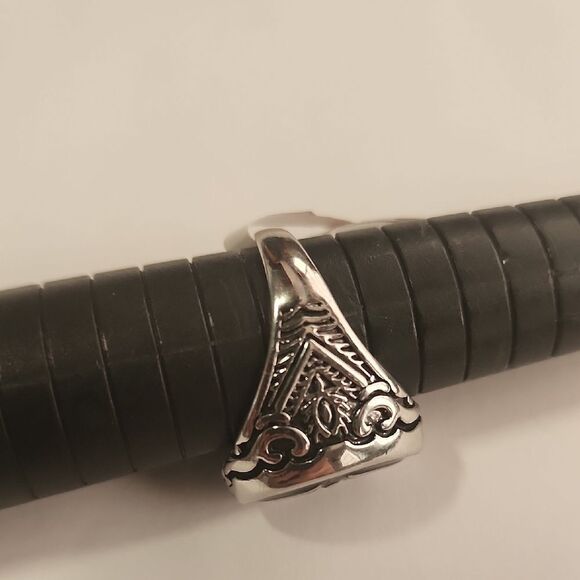 Silver And Black Ring Size 9 - Picture 3 of 3